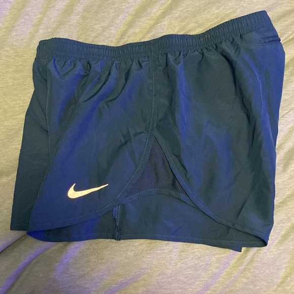 Nike running shorts - Picture 4 of 7